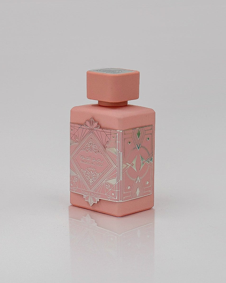 Noble Blush Badee Al Oud de Lattafa  100 ml – Perfume Floral  para Mujer